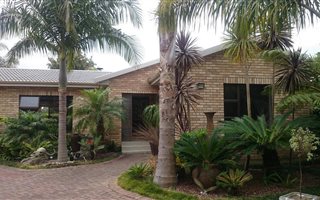 4 Bedroom House in Loerie Park