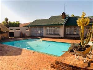 3 Bed House in Edelweiss