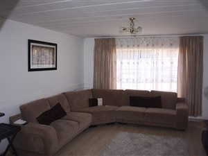 3 Bed House in The Reeds