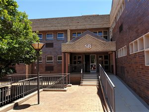 76 m² Commercial space in Menlo Park