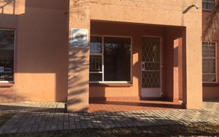 2 Bedroom Flat in Geelhoutpark