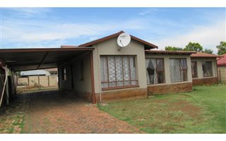 5 Bedroom House in Brackendowns