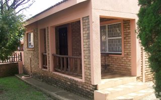 2 Bedroom Townhouse in Rensburg
