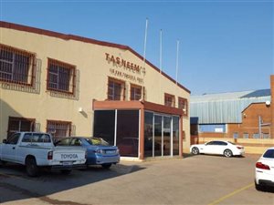 2750 m² Commercial space in Monavoni