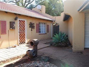3 Bed House in Van Riebeeck Park