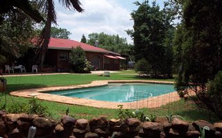 5.5 ha Farm in Hekpoort