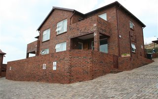 2 Bedroom Townhouse in Willow Park Manor