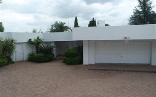 4 Bedroom House in Dainfern