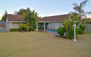 4 Bedroom House in Weltevreden Park