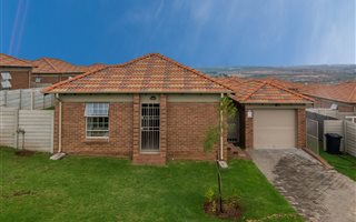 3 Bedroom House in Mnandi AH