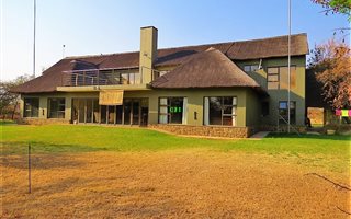 9 Bedroom House in Dinokeng