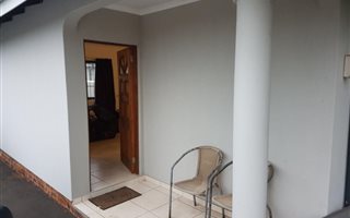 1 Bedroom Flat in Waterfall