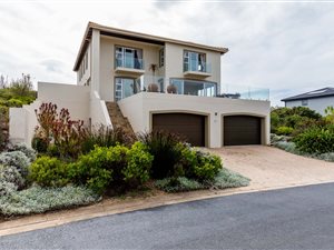 4 Bed House in Pinnacle Point Golf Estate