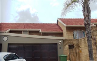 3 Bedroom Townhouse in Waterkloof Glen