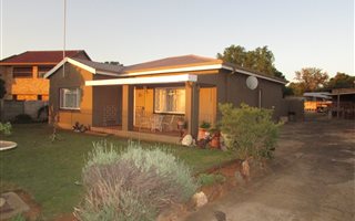 3 Bedroom House in Rothdene