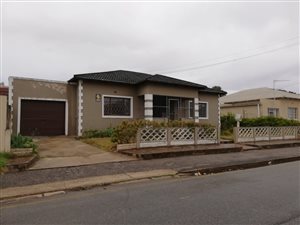 3 Bed House in Uitenhage Central