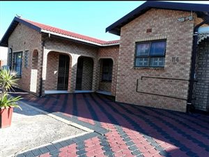 3 Bed House in Longcroft