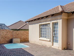 3 Bed House in Bergtuin