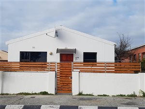 3 Bed House in Strandfontein