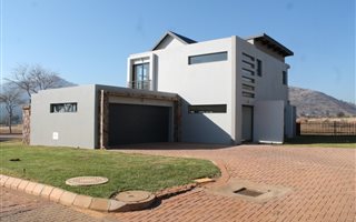 2 Bedroom House in Redstone Country Estate