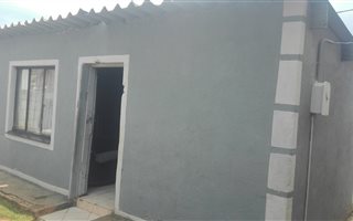 2 Bedroom House in Etwatwa