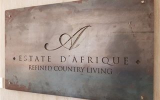 780 m² Land available in Estate D Afrique