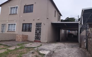 2 Bedroom House in Chatsworth Central