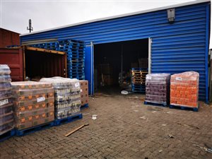 300 m² Commercial space in Jacobs