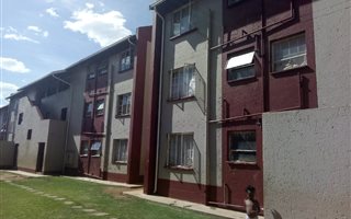 3 Bedroom Flat in Kempton Park Central