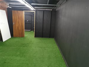 595 m² Retail Space in Glenashley
