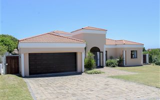 3 Bedroom House in St Francis Bay