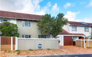 3 Bedroom Townhouse in Fish Hoek