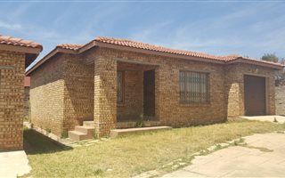 2 Bedroom Simplex in Greenhills