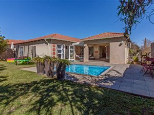 3 Bed Cluster in Cedar Lakes