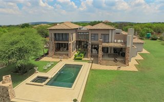 4 Bedroom House in Leeuwfontein