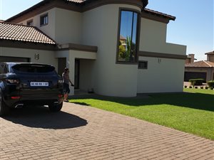 4 Bed House in Blue Valley Golf Estate
