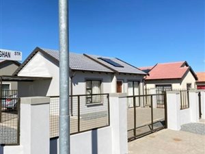 2 Bed House in Raceway