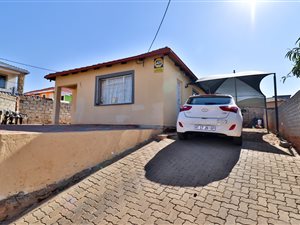3 Bed House in Lotus Gardens