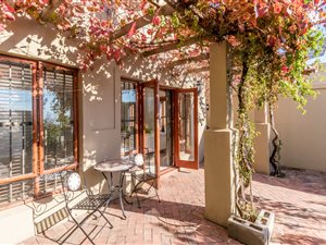 2 Bed House in Devonvale Golf & Wine Estate