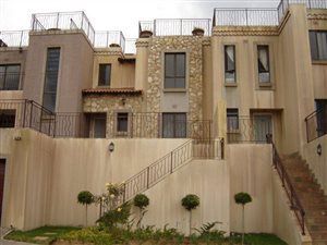 2 Bed Apartment in Constantia Kloof