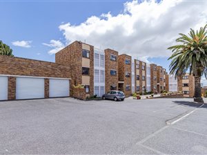 2 Bed Apartment in Wynberg Upper