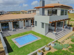 3 Bed House in Langebaan Country Estate