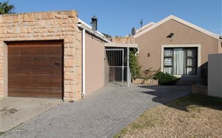 3 Bedroom House in Bothasig