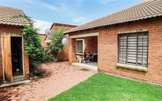 3 Bedroom Townhouse in Moreleta Park