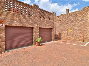 3 Bed Townhouse in Moreleta Park