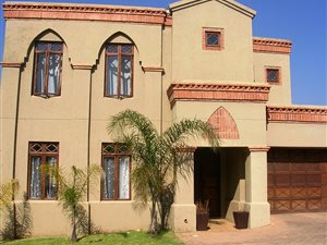 3 Bedroom Townhouse in Eagle Canyon Golf Estate