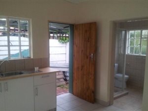 Bachelor apartment in Highway Gardens