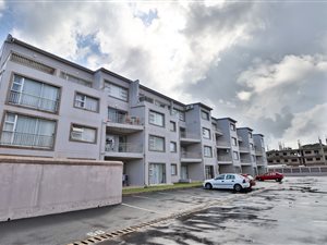 3 Bed Apartment in Athlone Park