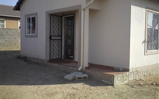 2 Bedroom House in Olievenhoutbosch