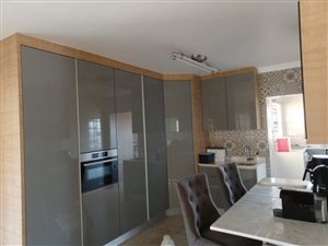 7 Bed House in Brighton Beach